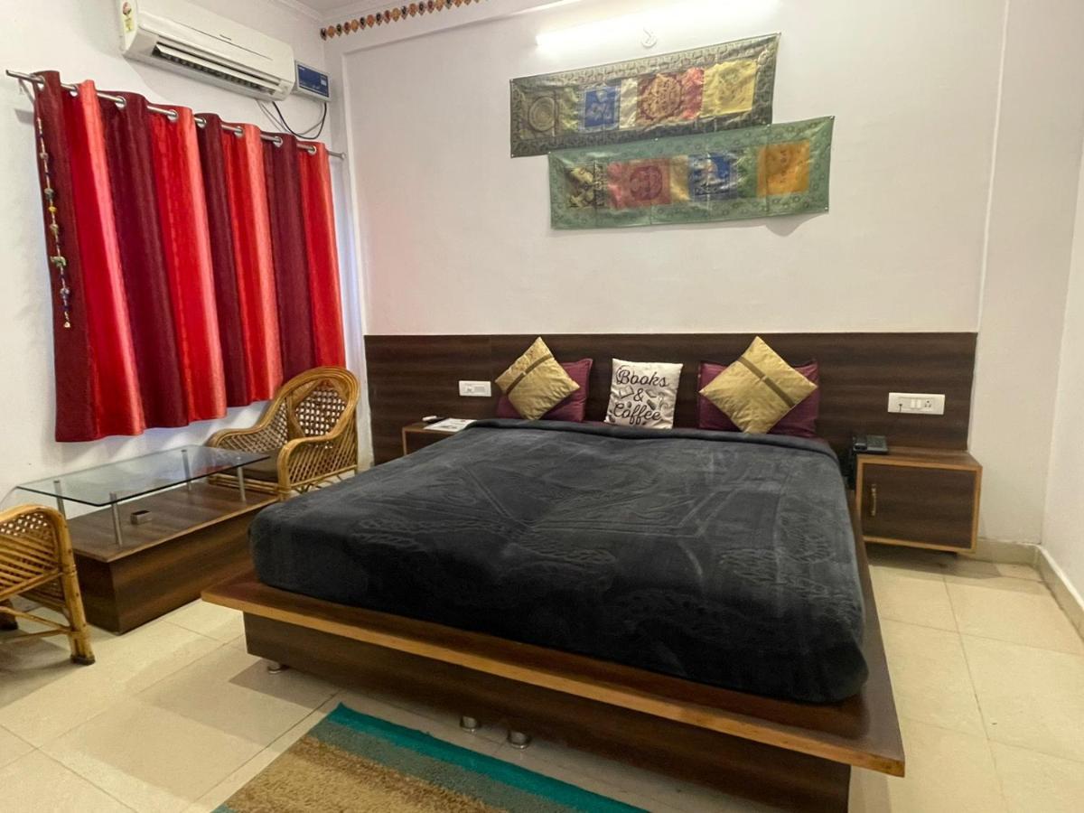 Orchid Hostel And Hotel Tapovan Exterior photo